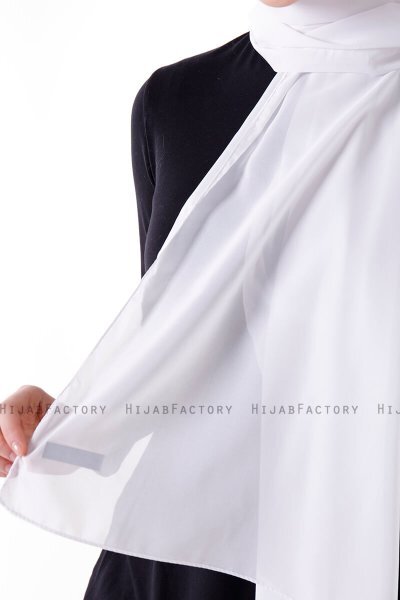 Hadise - Hvit Chiffon Hijab