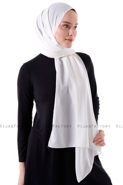 Hadise - Creme Chiffon Hijab